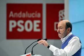 Rubalcaba destaca el 'poderío' de Díaz, que anuncia un 'tiempo de cambio' 