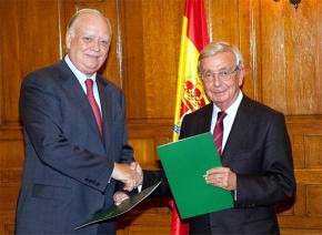 De izqda. a dcha, el Dr. Francisco Ivorra, presidente de ASISA, y Rafael Ansón, presidente de la Real Academia de Gastronomía. 