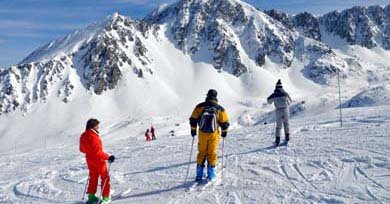 Los Pirineos franceses se visten de blanco, de deporte, de fiesta...