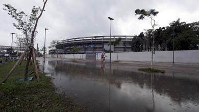 Más problemas: Se inundó Maracaná