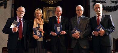 De izquierda a derecha, los académicos José María Merino, Soledad Puértolas, José Manuel Blecua, Luis Mateo Díez y Salvador Gutiérrez