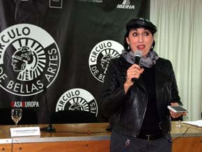 La actriz de cine, Rossy de Palma, durante la lectura del Poema Ganador del concurso.