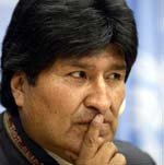 Morales sugiere a Vargas Llosa llevar rosas a la tumba de su exesposa boliviana 
