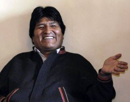 Un sonriente Evo Morales anuncia el fin de su huelga de hambre