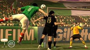 Fifa 2008, de EA Sports, donde se pueden ver anuncios publicitarios en las vallas del campo de juego, suponemos que las marcas correspondientes tendrán acuerdos financieros con la compañía desarrolladora del videojuego.