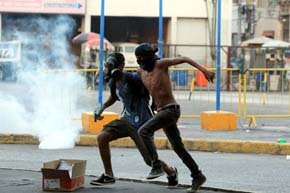 Fallece camarógrafo agredido durante manifestaciones en contra del Mundial