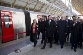 Rajoy inaugura el metro de Ankara en un acto con tono electoral de Erdogan 