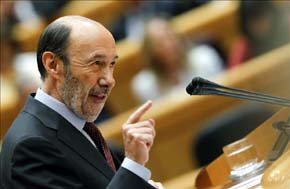 El líder del PSOE, Alfredo Pérez Rubalcaba durante su intervención en un pleno del Congreso. EFE/Archivo