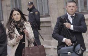 Los abogados José Carvajal y María del Carmen Jiménez, a su llegada el 8 de febrero a la declaración de la Infanta
