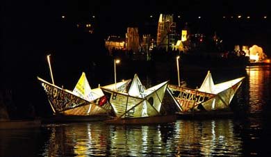 Noche Valdiviana y su desfile fluvial de carros alegóricos  