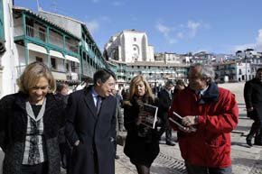 El presidente de la Comunidad de Madrid, Ignacio González, presentó la guía turística de las Villas de Madrid