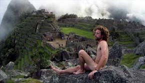 La nueva moda de desnudarse en las alturas de Machu Picchu