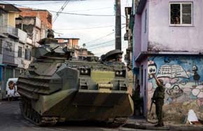 Marines y policía toman las favelas de Brasil hasta después del Mundial de Fútbol