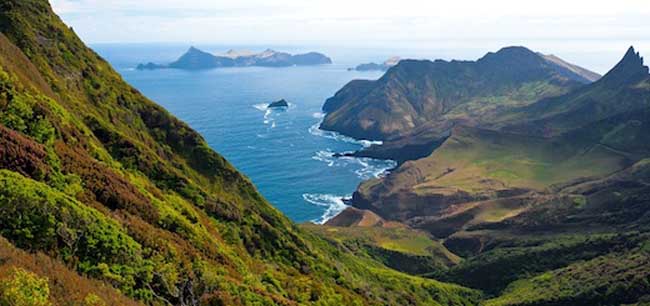 Sernatur y Municipalidad de Juan Fernández firman acuerdo de cooperación para reforzar turismo