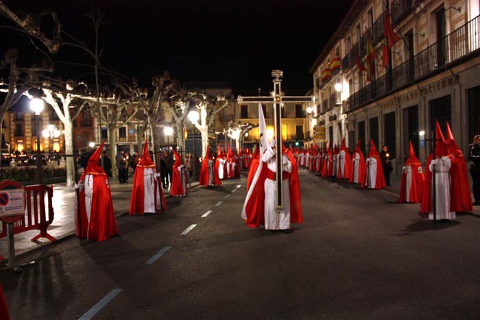 Cervantes presta su gigantesco escenario para la Semana Santa de Alcalá de Henares