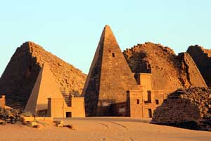 Las Pirámides negras de Meroe, Sudán