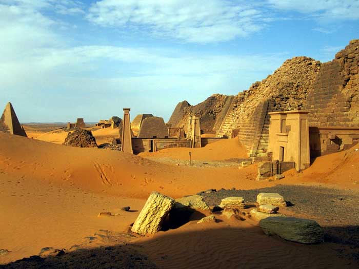 Las Pirámides negras de Meroe, Sudán