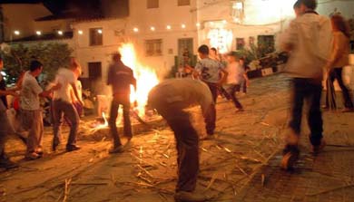 Ubrique celebra las Cruces de Mayo que dan comienzo a la Crujía de gamones