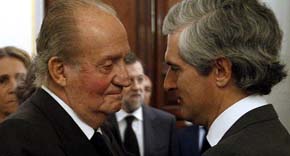 El rey Juan Carlos da el pésame Adolfo Suarez Illana por el fallecimciento de su padre, el expresidente Adolfo Suárez Ballesteros - EFE 