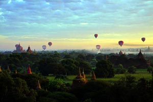 Sobrevolar en globo los 13.000 templos, La Tierra Dorada de Birmania