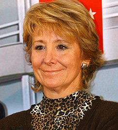 La presidenta de la Comunidad de Madrid, Esperanza Aguirre  suprime altos cargos en la comunidad como medida paliativa de la crisis