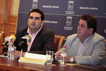 Los delegados municipales de Bienestar Social, Manuel Cardeña, y de Sanidad, Antonio Maíz