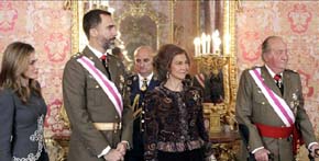 El Rey Juan Carlos, junto a la Reina Sofía y los Príncipes de Asturias, durante la celebración de la última Pascua Militar 