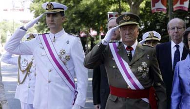 Los Reyes y Príncipes, entre aplausos, presiden el Día de las Fuerzas Armadas 