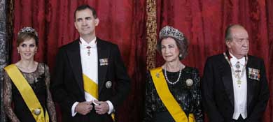 Los príncipes de Asturias y los reyes. (EFE)