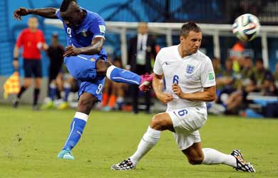 Inglaterra – Italia en el mejor partido del Mundial y Costa Rica sorprende venciendo a Uruguay