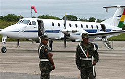 El actual avión presidencial boliviano, el  FAB 001, es pequeño y carece de autonomía de vuelo.