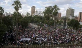 La primera protesta masiva contra el gobierno de Lugo
