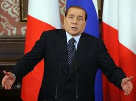 Berlusconi fiel a su estilo, continúa en el ojo del huracán… 