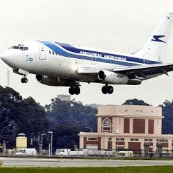 Aerolíneas Argentinas comprará 20 aviones a la brasileña Embraer 