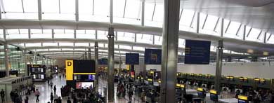 Vista de la nueva Terminal 2 del aeropuerto londinense de Heathrow en Londres 

