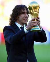 Puyol entregó el trofeo en Maracaná