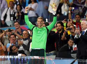 Neuer se quedó con el Guante de Oro