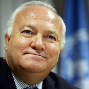 El ministro de Asuntos Exteriores, Miguel Angel Moratinos está preocupado por los intereses españoles en Venezuela