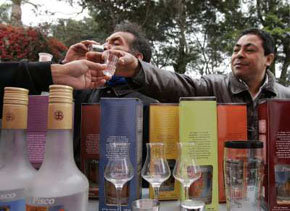 Las exportaciones chilenas del licor durante los tres primeros meses del año superan en un 4,38 por ciento los envíos de Perú  