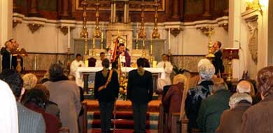 Foto de archivo de una misa celebrada en honor a Francisco Franco en la Iglesia de Santiago el Mayor y San Juan Bautista (Madrid) en enero de 2012. AJE.