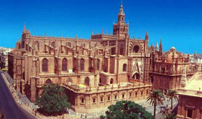 Las cifras indican que los visitantes están dando la espalda a Sevilla, una de las más hermosas ciudades de España. En la imagen, la imponente catedral de Sevilla 