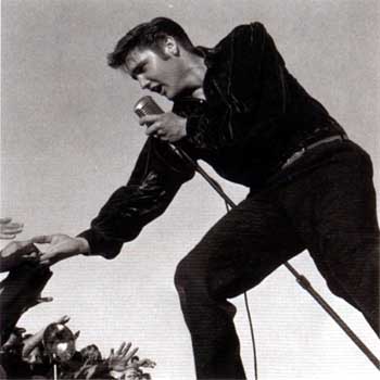 En el 37º Aniversario de la desaparición del “Gran Elvis”