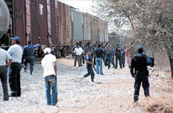 Los trenes de mercancía son asaltados para robarles la mercancía  