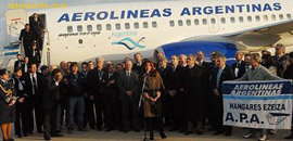 La presidenta argentina Cristina Fernández presidió la incorporación de dos nuevos aviones a la flota de Aerolíneas Argentinas 