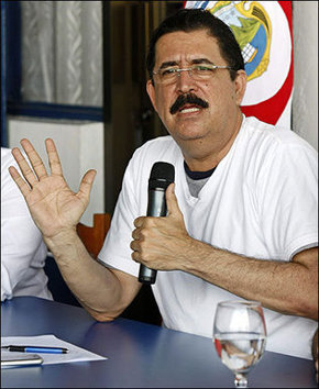 Manuel Zelaya, el depuesto presidente de Honduras  en su refugio actual de Costa Rica, este mismo domingo 28 de junio