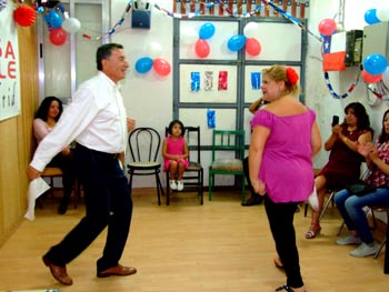 Alejandro y Fabiola, excelente demostración del buen hacer al bailar la cueca chilena