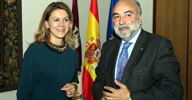 María Dolores de Cospedal con el alcalde de Manzanares