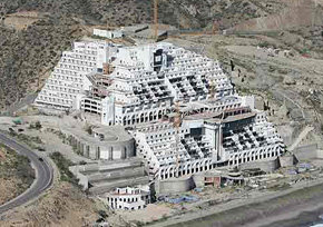 El hotel Algarrobico en el Cabo de Gata (Almería) es, para Greenpeace, el “peor ejemplo de destrucción” medioambiental de España 