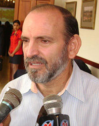 Yehude Simon, ha presentado su dimisión al presidente peruano Alan García 
