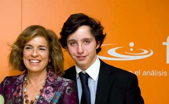 Francisco Nicolás Gómez Iglesias, fotografiado en FAES junto a Ana Botella. (Imagen subida a su cuenta de FB)